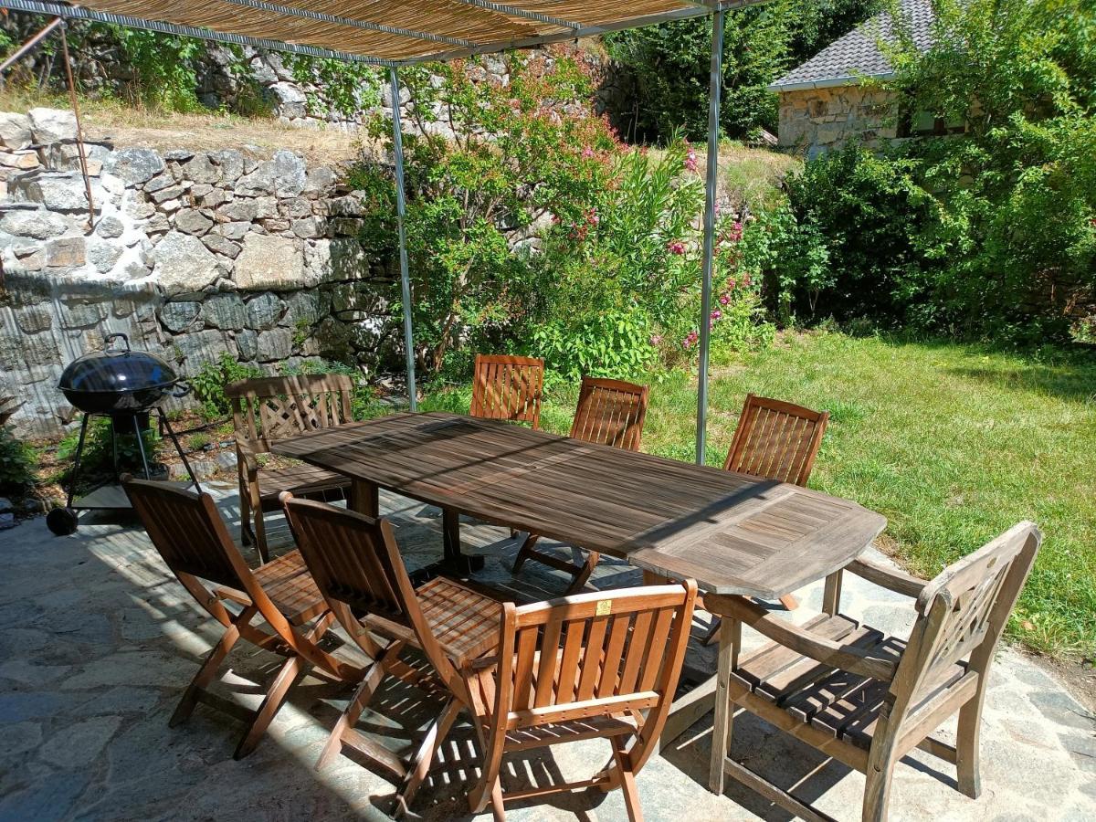 Villa L'ancienne école à Sainte-Marguerite-Lafigère Extérieur photo